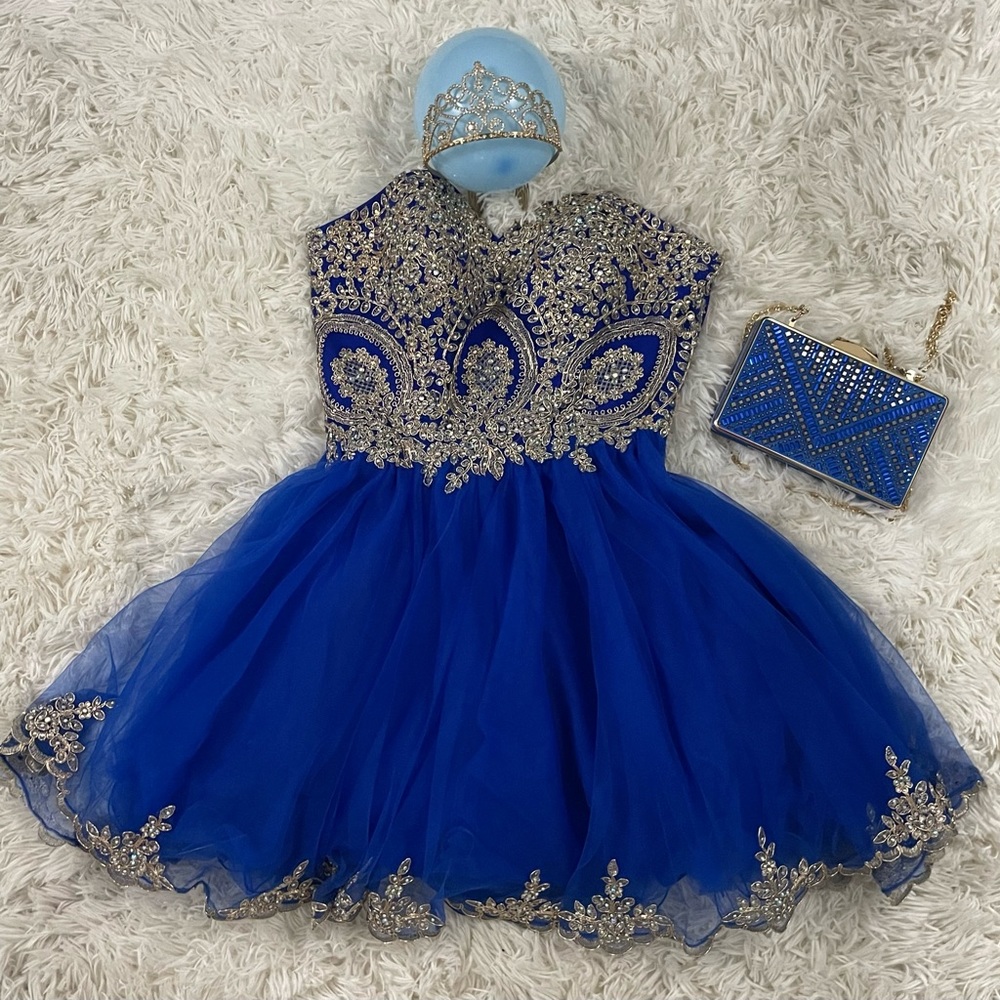 Short strapless dress crown and purse included‼️